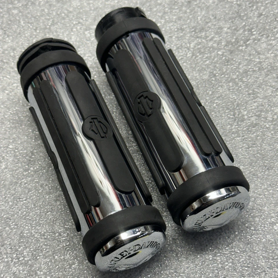 Harley OEM Chrome and Rubber Hand Grips 56263-96A Bar And Shield Throttle Cable - Image 3 of 4
