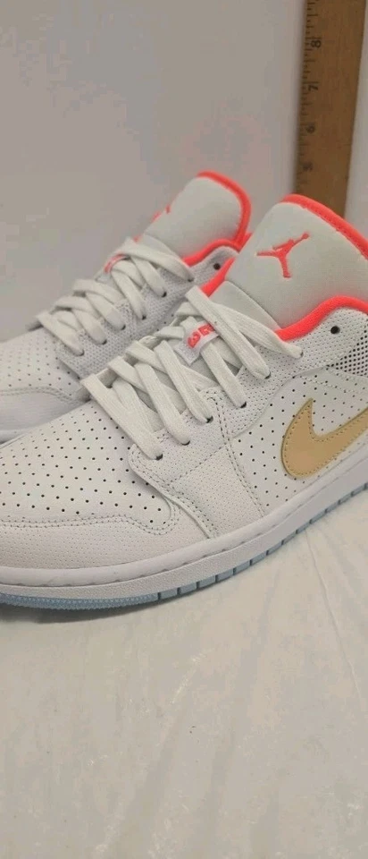 Nike Air Jordan 1 Low SE Blanco Sésamo-Flash Carmesí 10/Hombres Foto 2 de 4
