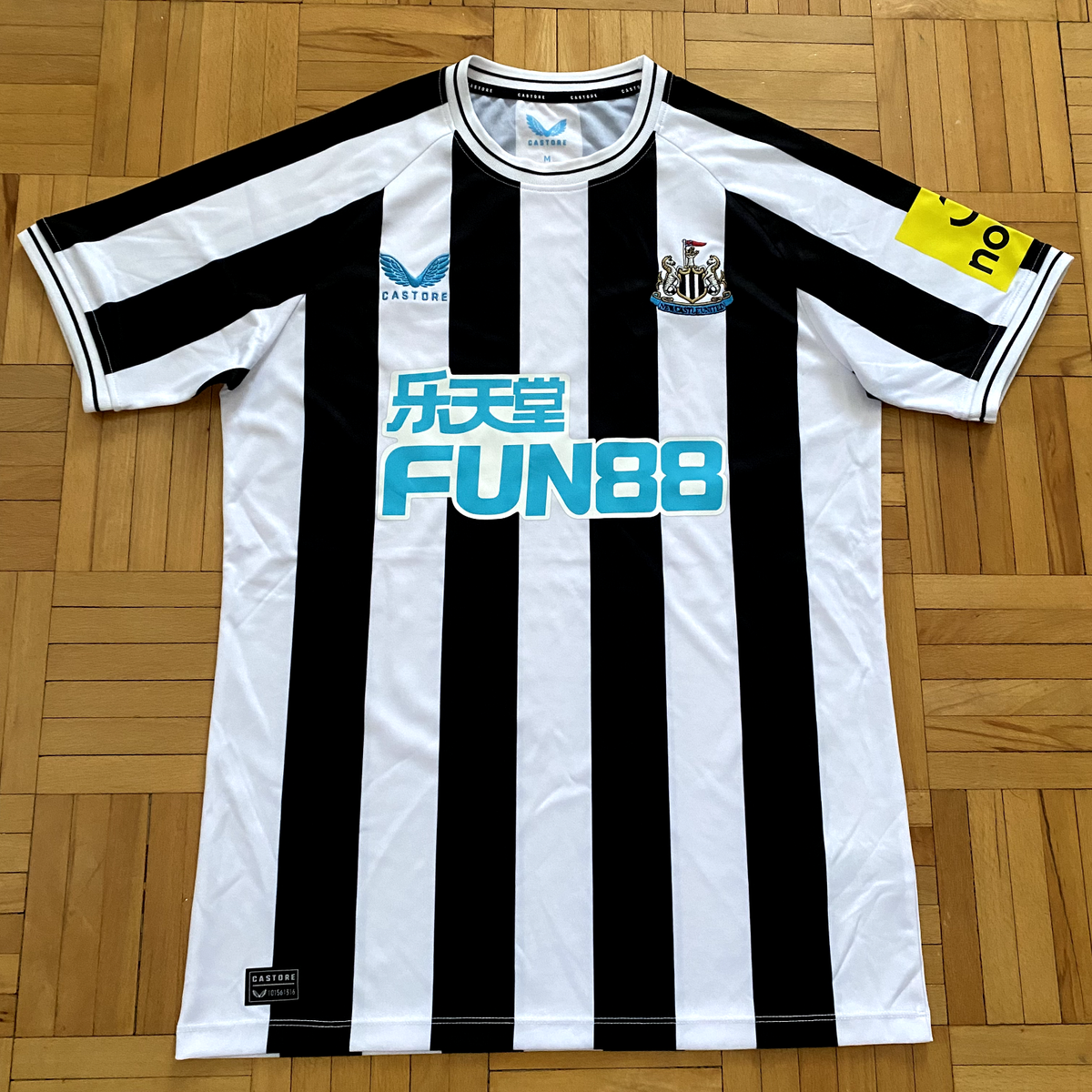 Newcastle Shirt Home 2022/23 (M) [Castore] Official Product