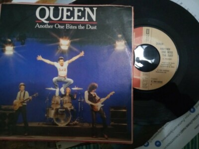 7'' QUEEN ANOTHER ONE BITES THE DUST DRAGON ATTACK COVER EX+ VINYL EX++