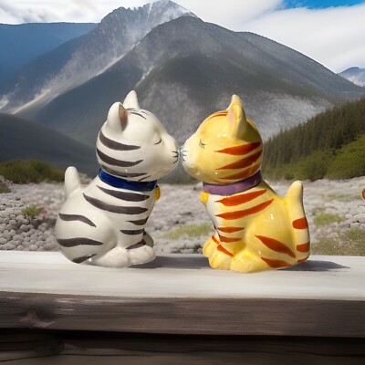 Pacific Giftware Magnetic Salt Pepper Shakers Ceramic Kissing Cats Granny Core