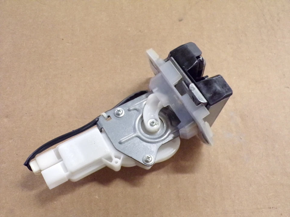 Actuador de pestillo de puerta levadiza Suzuki SX4 2007-2013 Foto 3 de 4