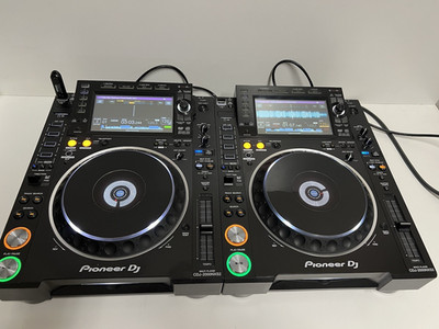 PAIR Of Pioneer CDJ-2000NXS2 Pro DJ Turntables Fast Ship W/Cases L@@@K!!!