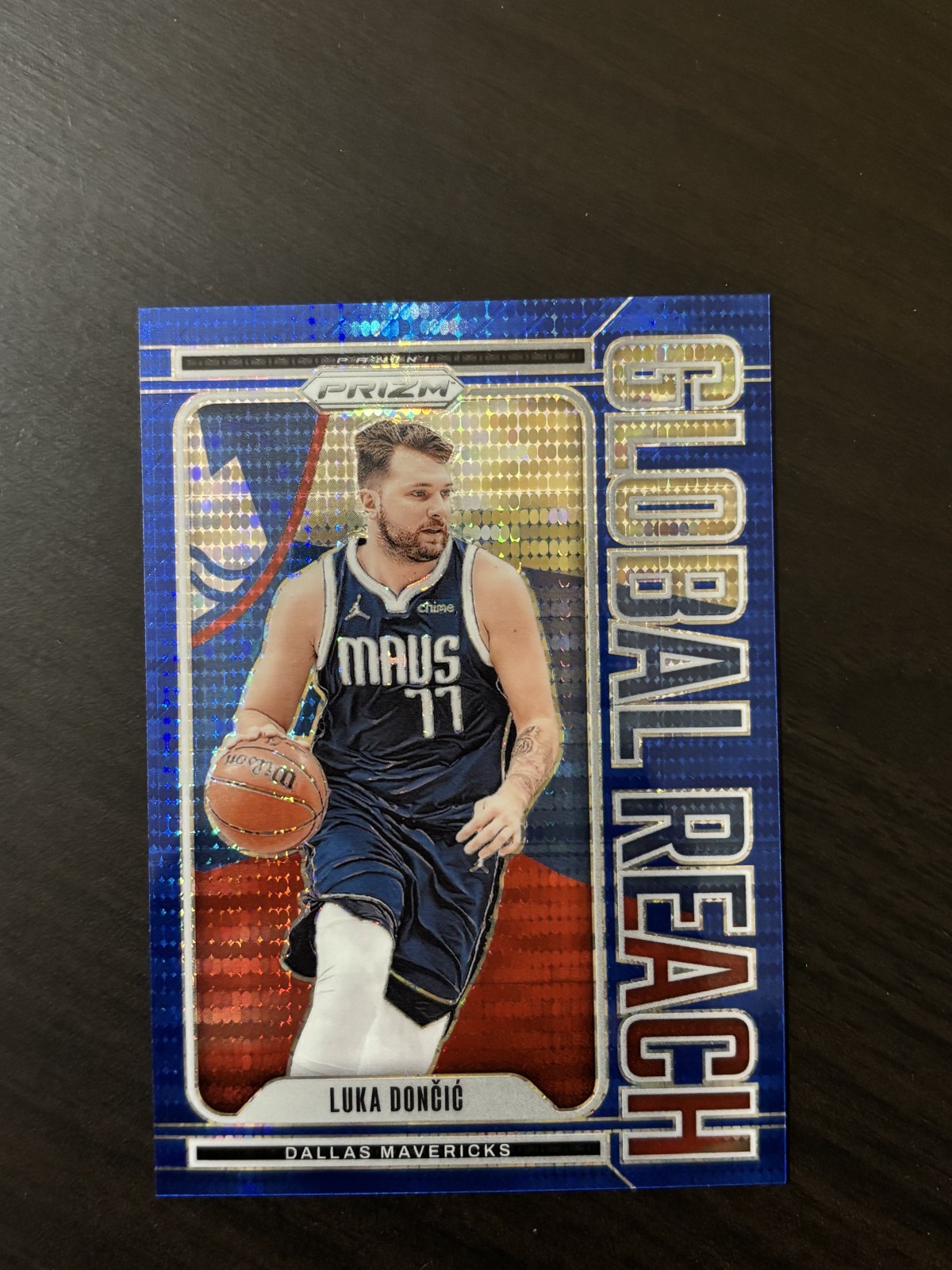 Luka Doncic 2024-25 Prizm Global Reach Blue Pulsar /99 #8 SP Color Match Mavs