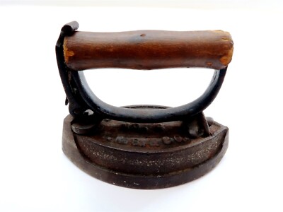 Antique SENSIBLE No 4 N R S & CO Sad Iron with Detchable Wooden Handle