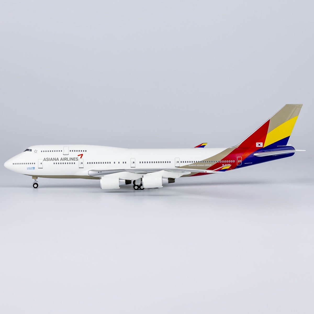 1:400 NG Lite Asiana Airlines Boeing 747-400 Diecast Aircraft