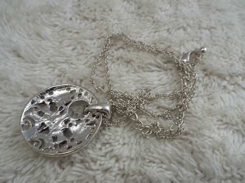 Collana con ciondolo e strass marcasite filigrana tono argento (D18) - Foto 3 di 3