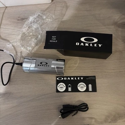 🔋 Rare Vintage OEM Oakley 2016 USB Charger Power Bank Silver New OOP-16-0010 - Photo 1/4
