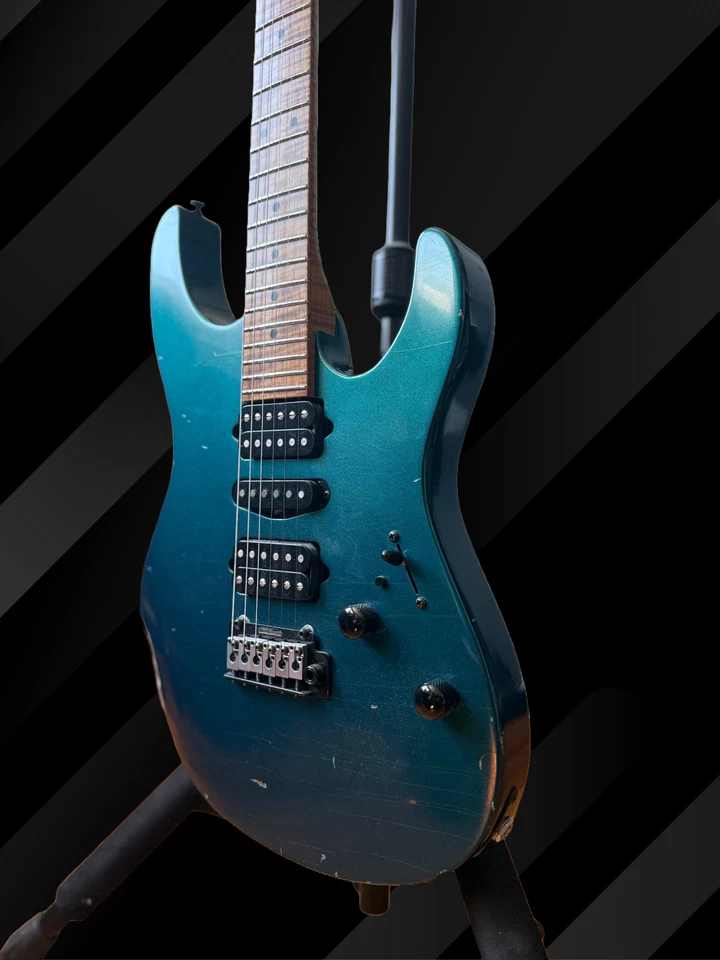 Guitarra Eléctrica Antigua Moderna Suhr - Ocean Turquesa Metálica Usada Foto 4 de 4