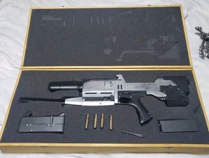 Terminator 2 phased plasma rifle, light & Sounds terminator hand W/ DEFECTS READ