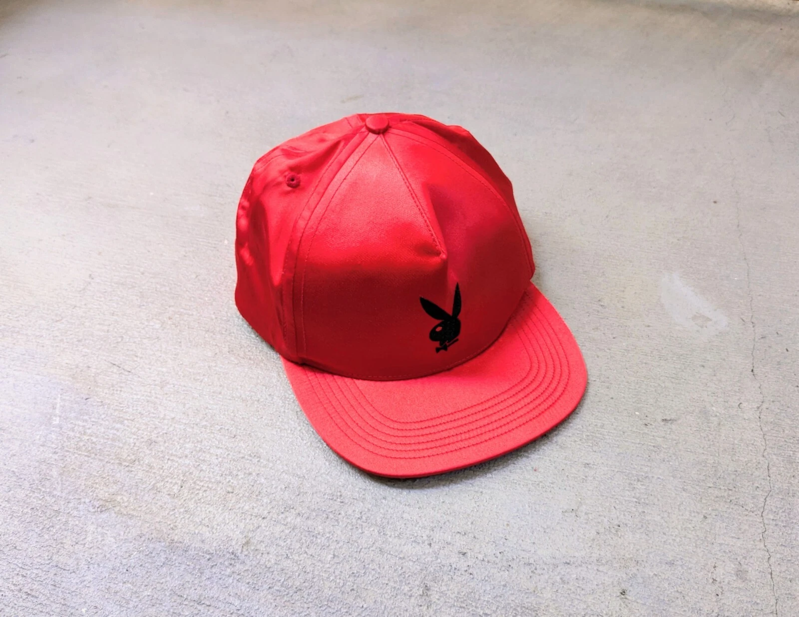 Casquette chapeau satiné Supreme Playboy 5 panneaux lapin rouge réglable SS16