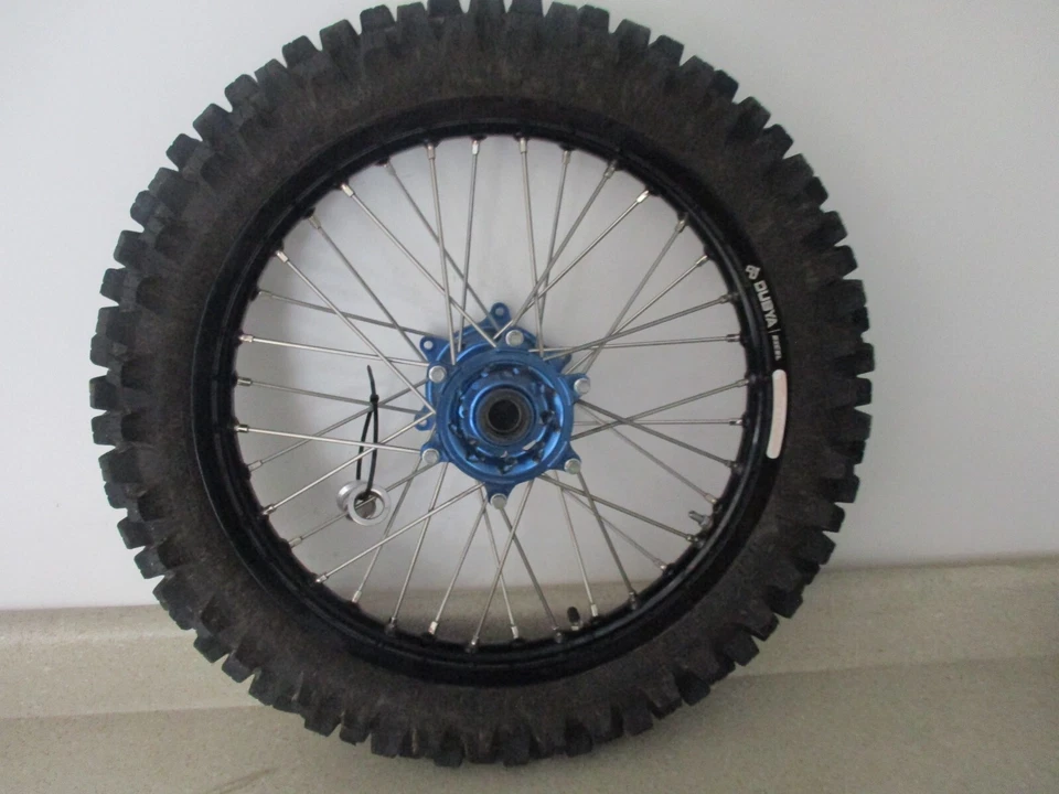 Yamaha YZ 250F 2018 Dubya Talon rueda trasera de 19" negra con buje azul, M188 Foto 2 de 4