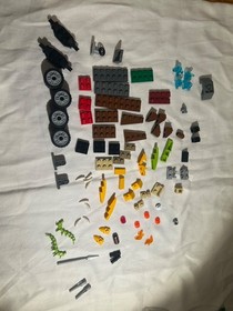 Pieces from LEGO LEGENDS OF CHIMA: Lennox' Lion Attack (70002)