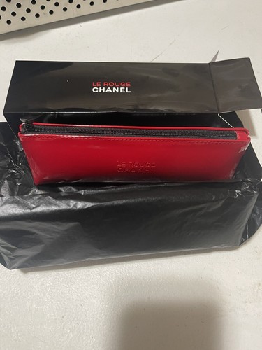 Chanel Le Rouge red patent make up bag - Picture 2 of 2