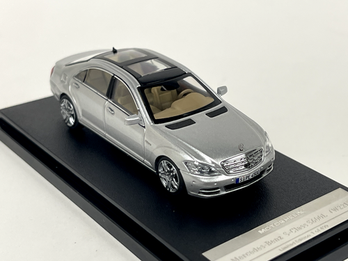 1/64 Motorhelix Mercedes Benz S Class S600L ( W221 ) in Silver 64-035 - Picture 4 of 6