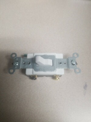 LEVITON (1B43E1) 3-Way Toggle Switch - Box of 10 - 20 A-120/277V, NEW.