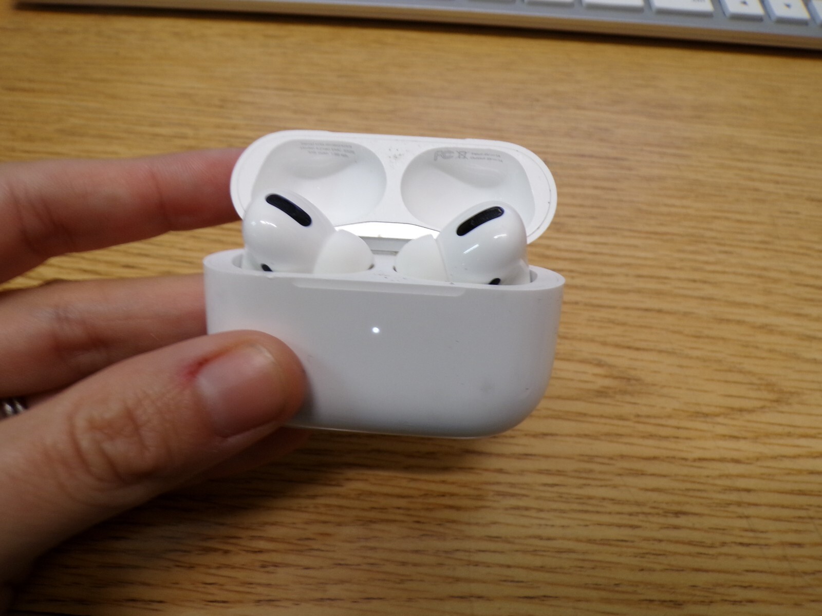 Apple AirPods Pro with Wireless Charging Case #6736-image