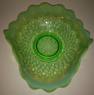 Vintage JEFFERSON GLASS Many Loops Green Opalescent Bowl Dish