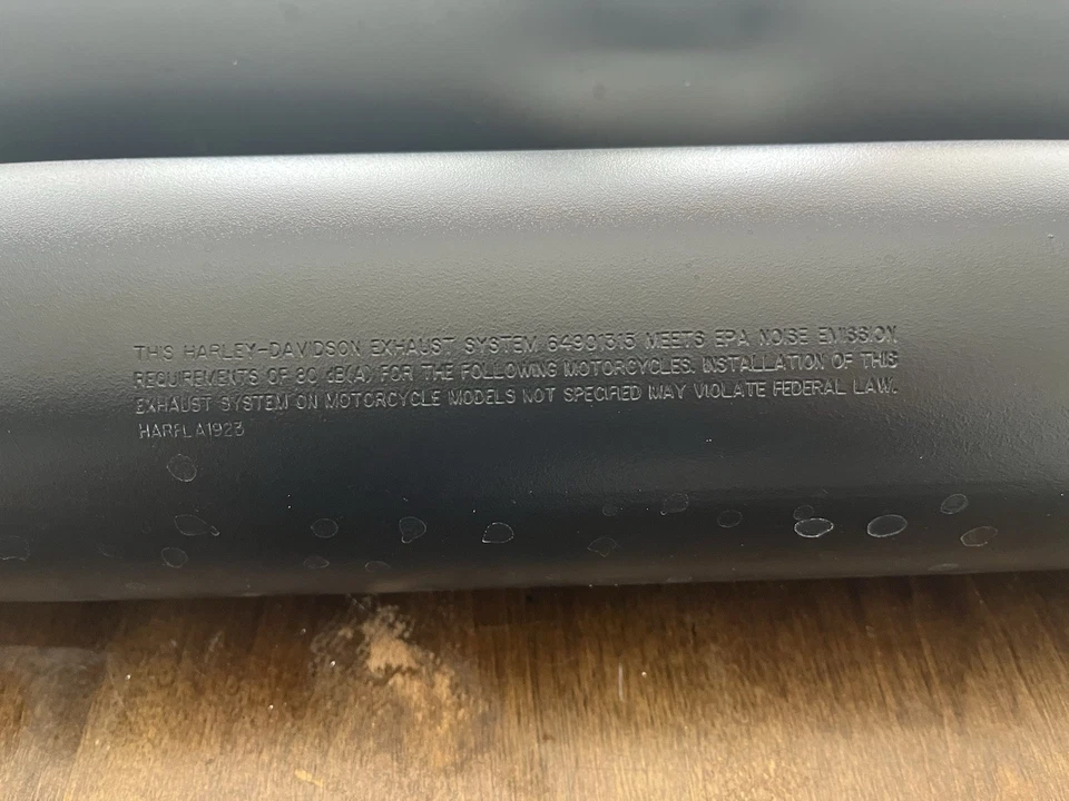 Harley Davidson Road Glide 2025 OEM escape plano negro antideslizante’s Foto 3 de 3