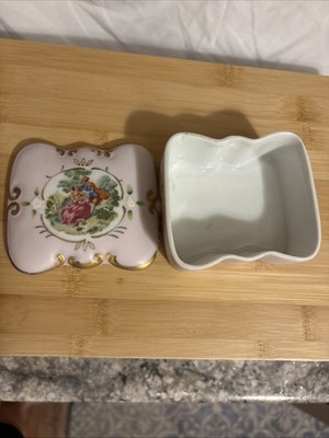 Ardalt Trinket Box, Porcelain, Light/  pale Pink. 