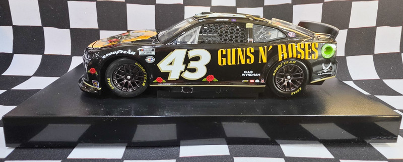Lionel Racing 1:24 Erik Jones #43 Guns N' Roses Elite 2023 Camaro ZL1 LE