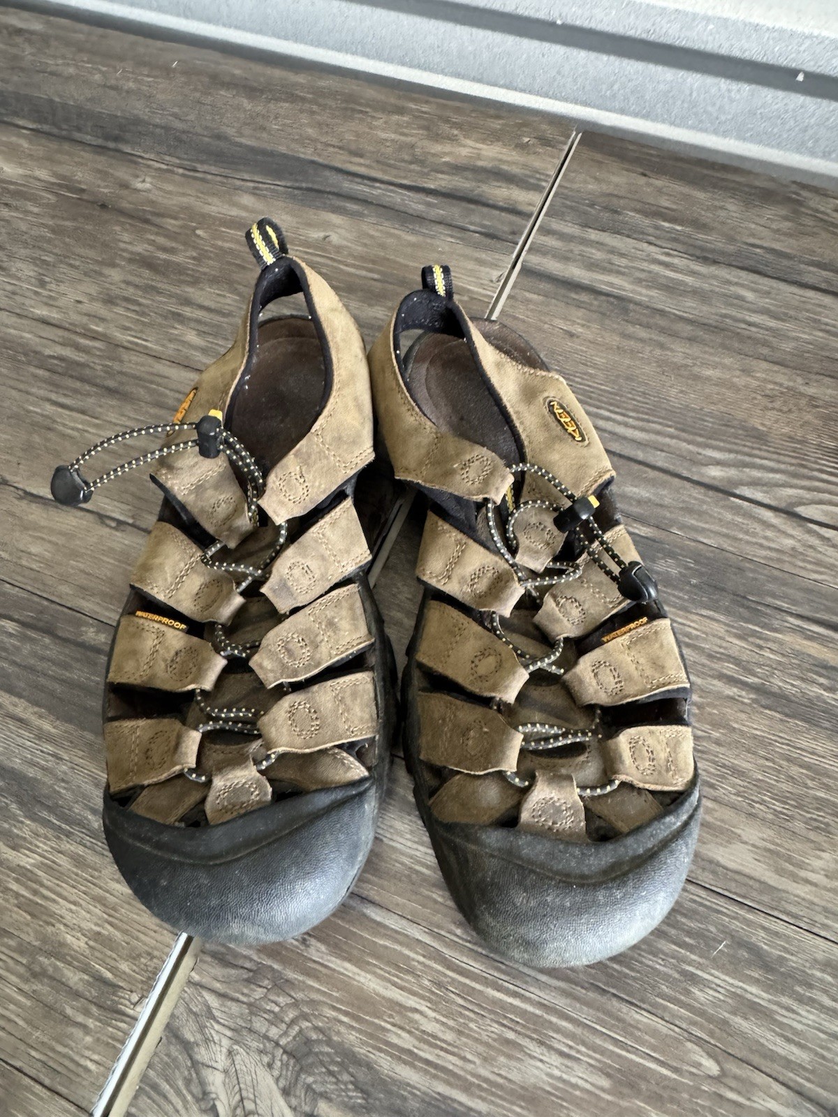 Sandali Keen da uomo in pelle marrone Newport scarpe da acqua taglia 10 5