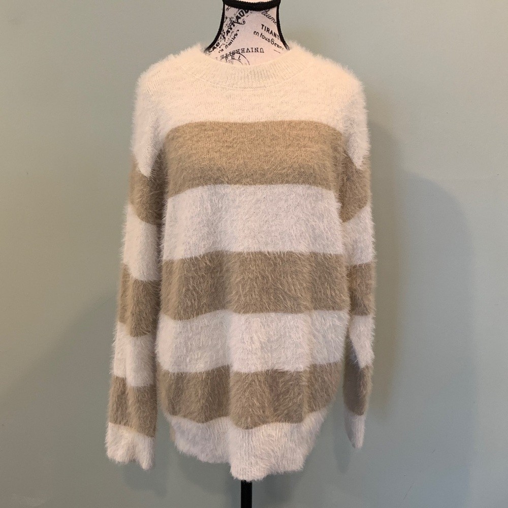 Universal Thread Women’s Medium Fuzzy Neutral Tan… - image 1