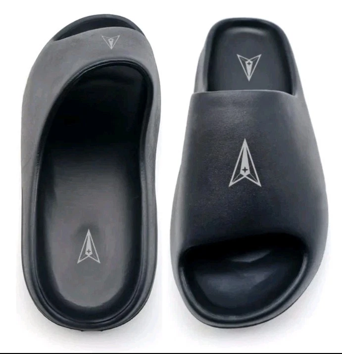 SPACE FORCE Yeezy Slides Donna Taglia 5 Nero con Logo Argento Edizione Limitata