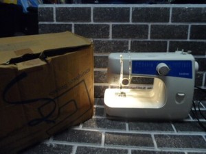 Brother Elektrische Nähmaschine mit Fußpedal Modell JS-23