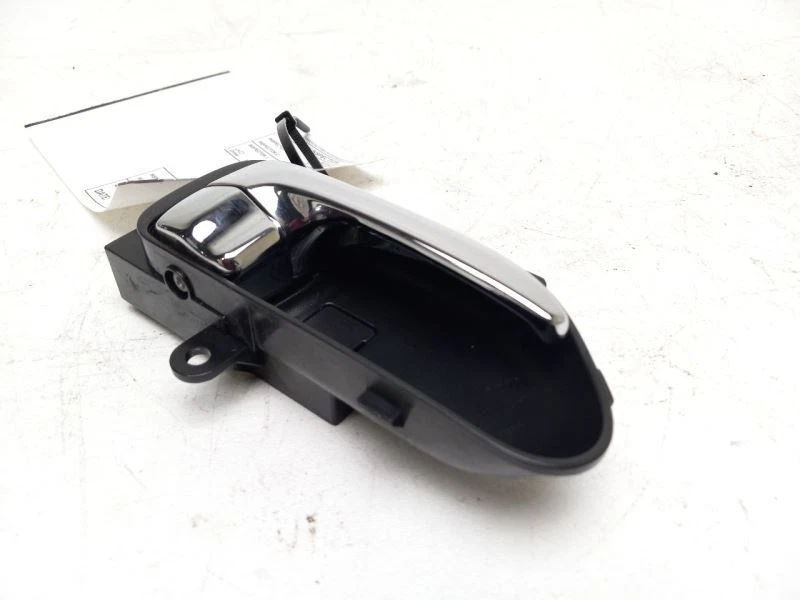 Manija de puerta interior trasera derecha Nissan Rogue 2011-2014 OEM 47466  Foto 2 de 4