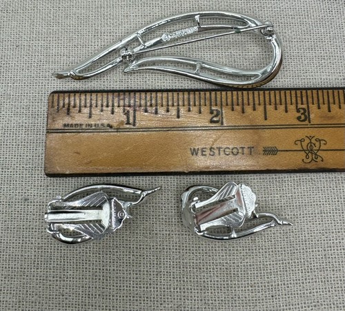Set orecchini vintage Sarah Conventry tono argento spilla a goccia e clip - Foto 3 di 3
