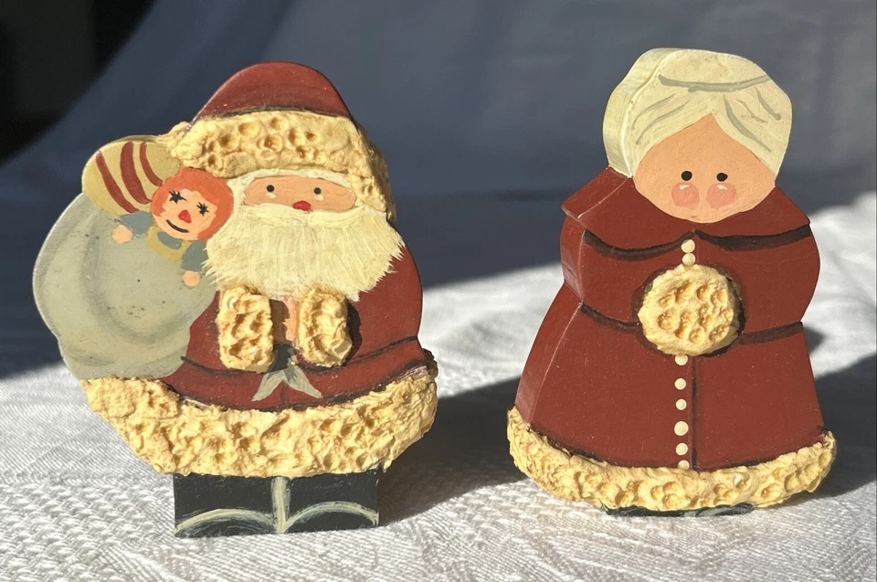 Vintage ‘92-‘95 Primitive Hand Made By HH Santa & Mrs Claus  Wood Christmas 4-6” - Image 2 of 4