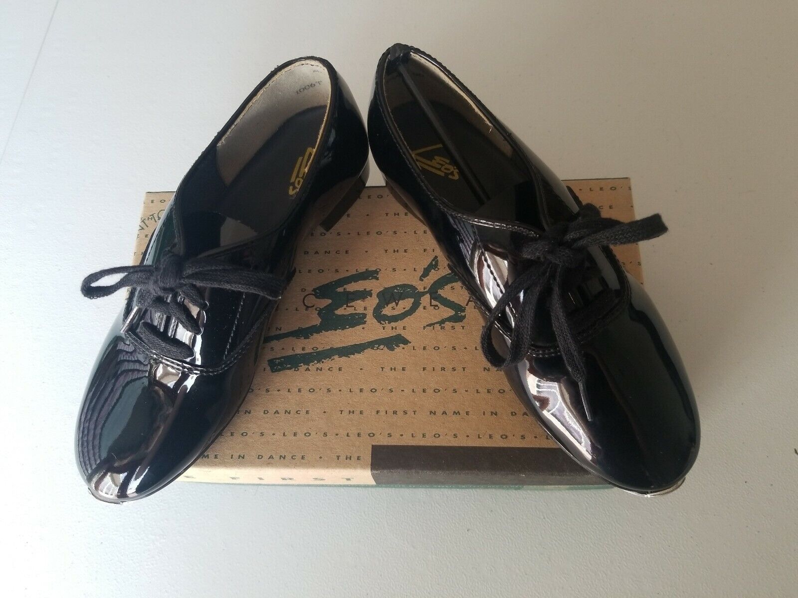 Child Leos Dancewear Tap Shoes Size 13.5M - Free Shipping - Bran
