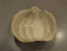 New Pottery Barn Rustic Pumpkin Serve Bowl - Tan/Green (matches salad plates)