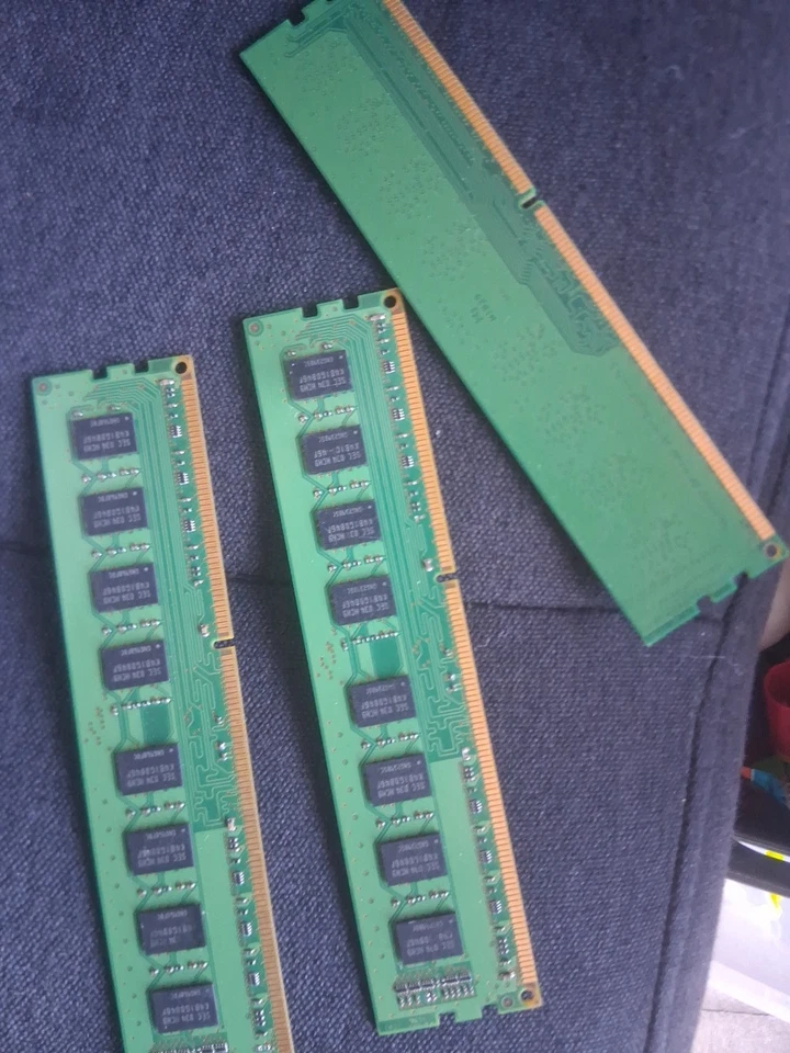 Lote de 3 Desktop DDR3 RAM 1GB 2GB Mix (Samsung, Kingston) PC3-12800 1600MHz Foto 2 de 2