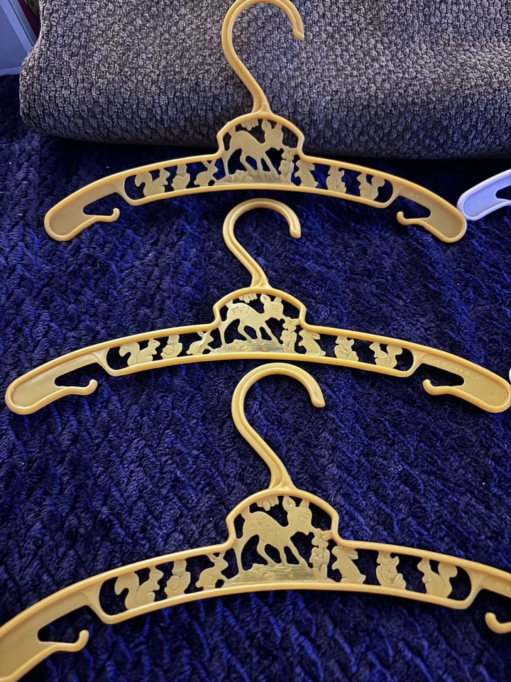 Juego de 6 perchas infantiles vintage de plástico años 60 Foto 2 de 4