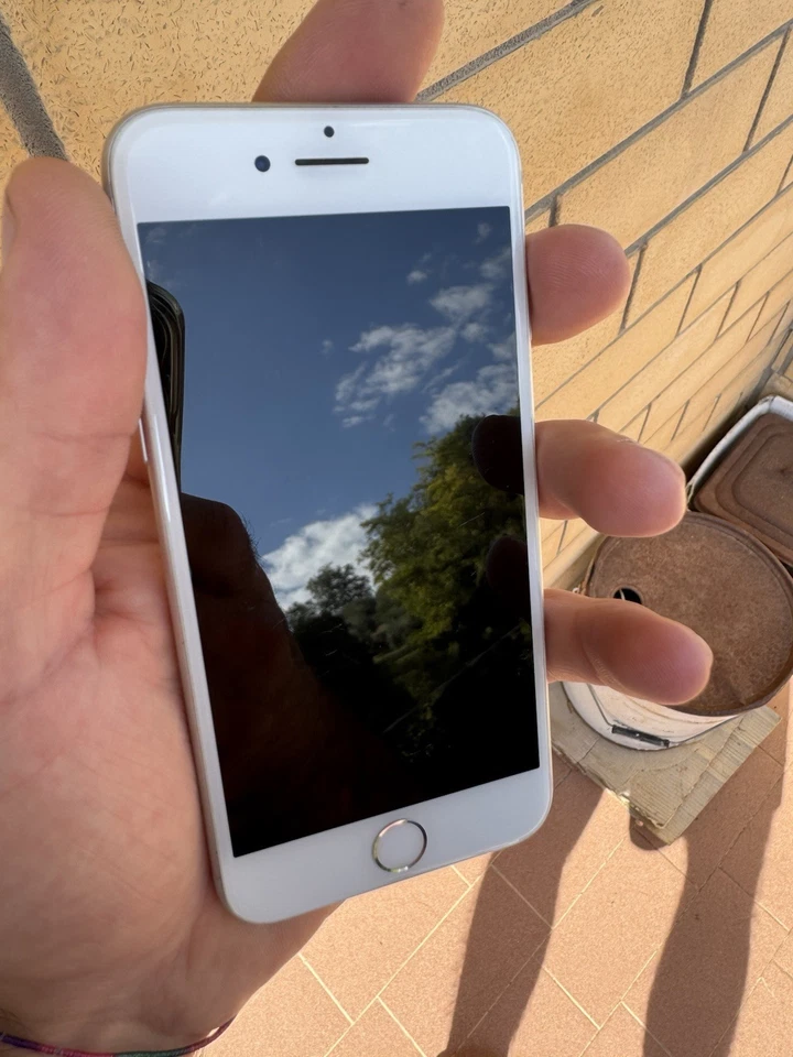 Apple iPhone 8 - 64GB - Argento - Immagine 4 di 4