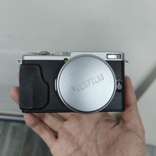 Fujifilm Fuji X70 16.3MP Silver Compact Digital Camera English - 95%NEW