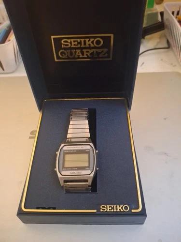 Seiko Vintage Digital 33mm Alarm Chronograph Dial Quartz Mens Watch A904-5000