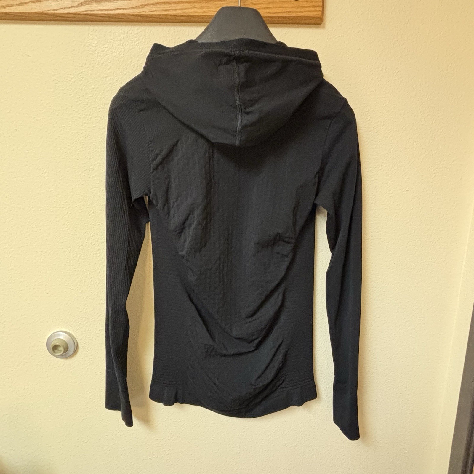 Athleta Black hooded Patterned pullover Size Medi… - image 2