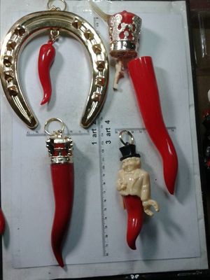 1 HORN HORN HORNS SCIO' plastic luck holder keychain humpback horn charms amulets