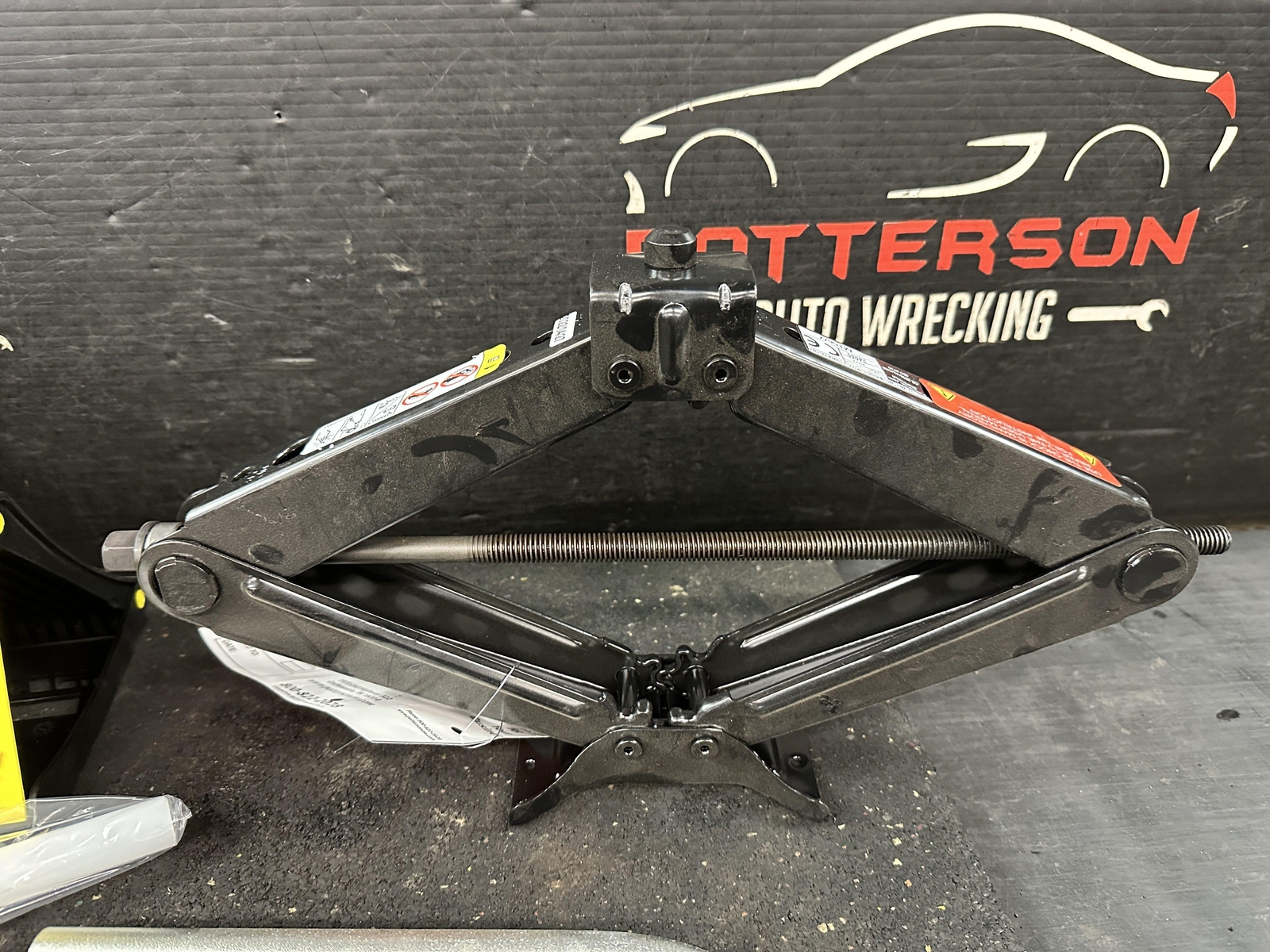 2022 MASERATI QUATTROPORT EMERGENCY SPARE TIRE JACK TOOL KIT & COMPRESSOR