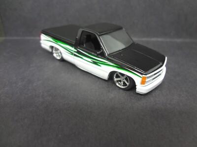 M2 Machines 1:64 1990 Chevrolet C1500 - La Vida Clasica M2 Machines 1:64 1990 Chevrolet C1500 - La Vida Clasica