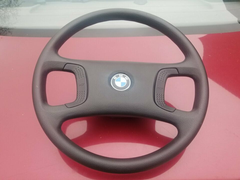 BMW 5er Baureihe e34 Lenkrad schwarz mit 2 Hupen im guten Zustand
