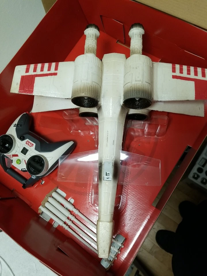 Air Hogs Star Wars Remote Control X-Wing Starfighter with R2-D2 Riding Co-Pilot - Image 4 of 4