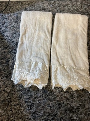 Vintage RA Briggs Set Of 2 Hand Towels Lace Hearts Embroidery Cream