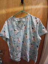 WOMEN'S LARGE SCRUB SHIRT TOP FROSTY THE SNOWMAN WINTER THEMED