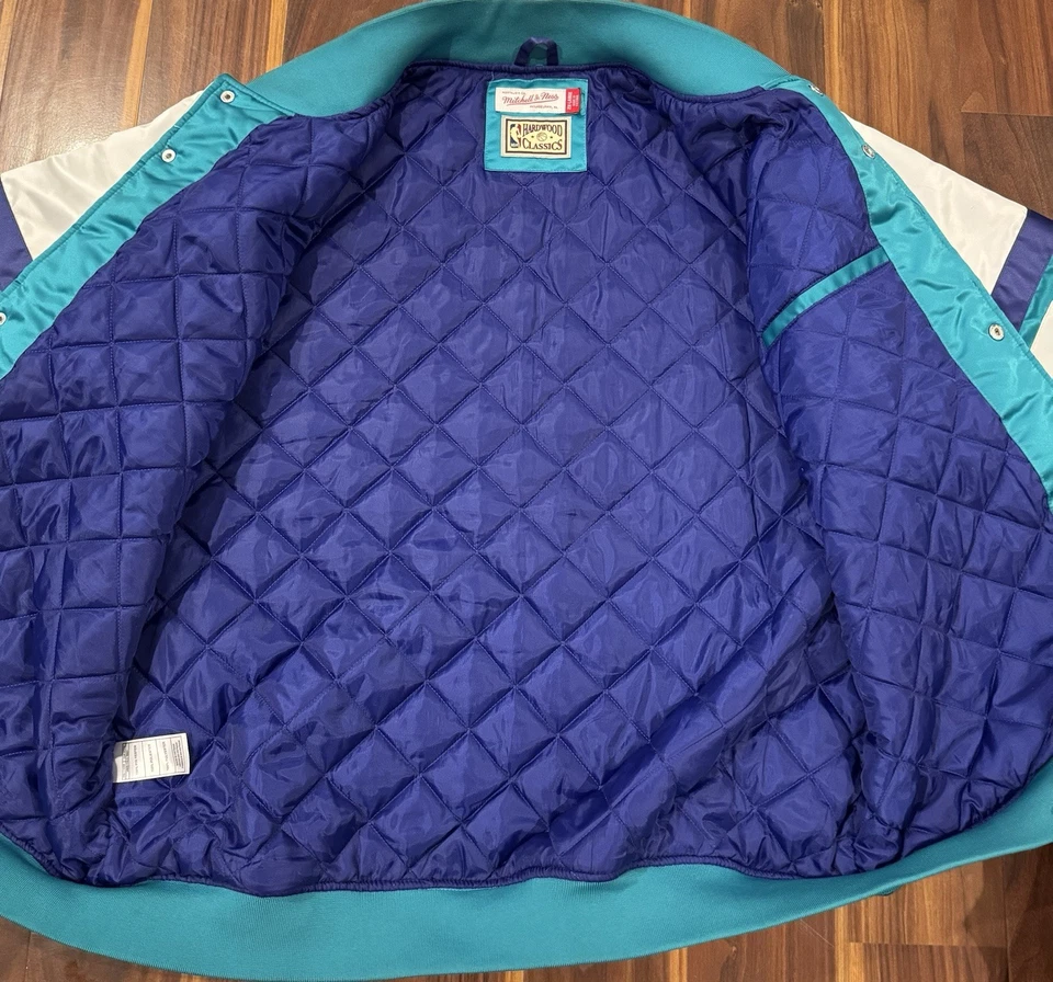 Mitchell & Ness HWC Charlotte Hornets Satin Jacket 2XL – Teal/White - Image 2 of 4