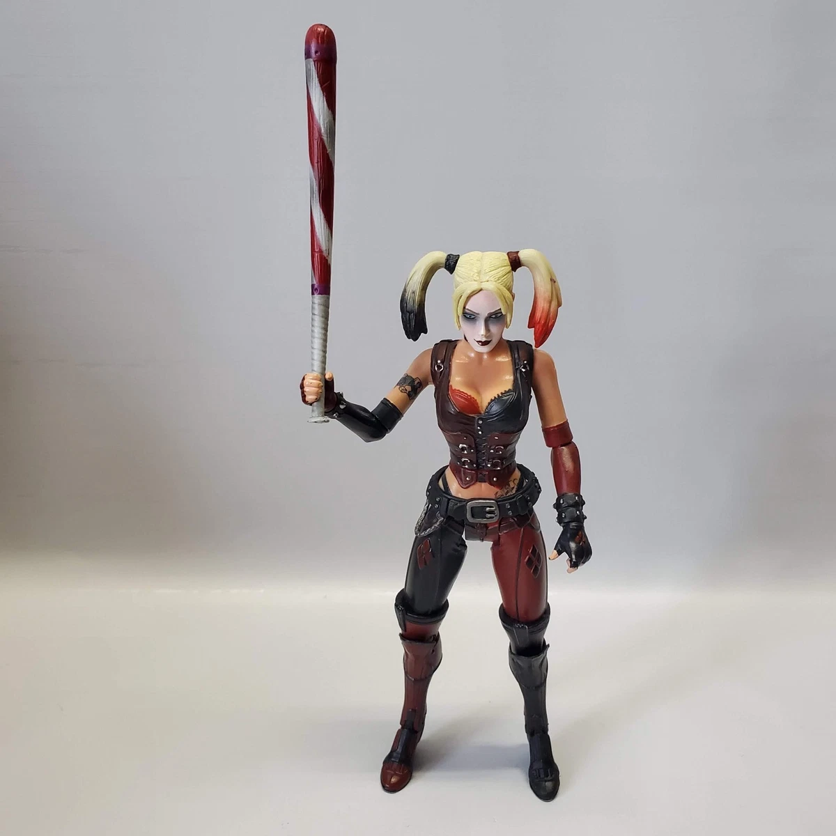 Harley quinn best sale arkham city figure