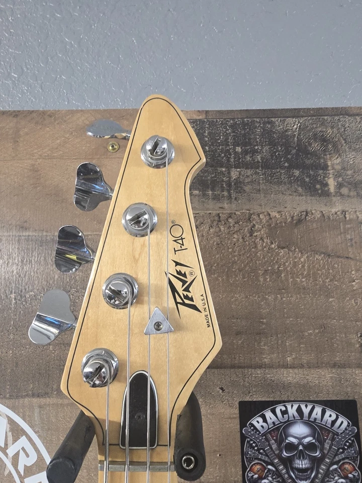 Bajo eléctrico Peavey T-40 con diapasón de arce vintage con HSC Foto 3 de 4